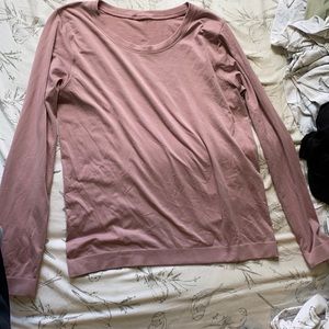 long sleeve lulu lemon shirt